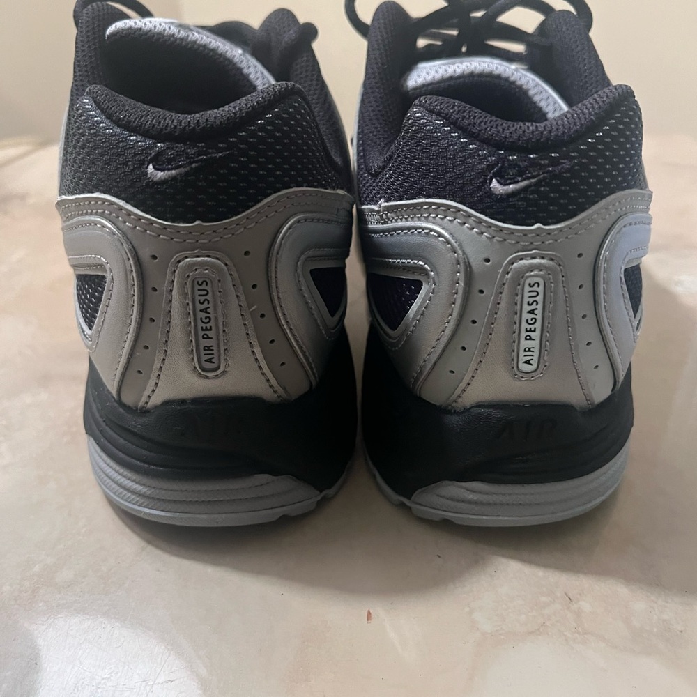 Nike Pegusas - Picture 2 of 6
